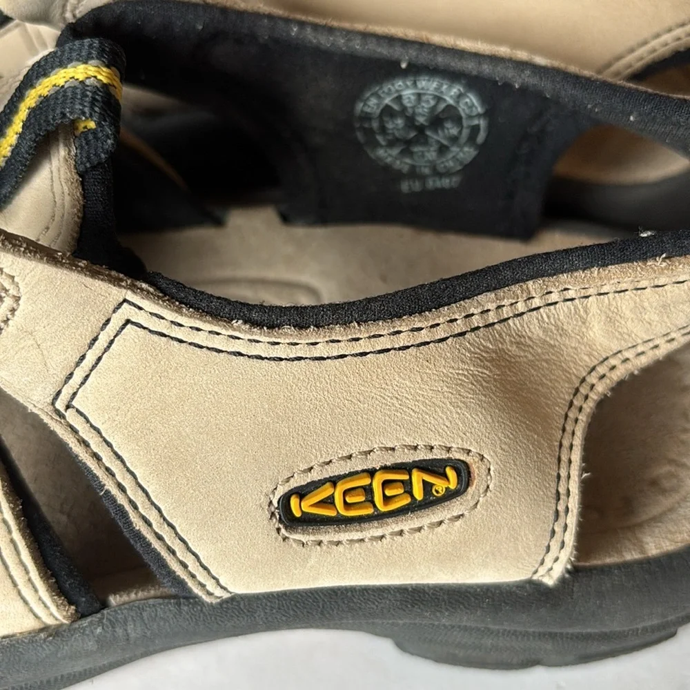 Keen Beige and Black Hiking/Water Shoes - Picture 3 of 7